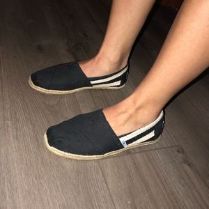 Toms size 6